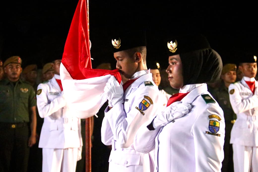 Wali Kota Cirebon Kukuhkan Anggota Paskibraka 2025, Tekankan Jiwa Nasionalisme dan Teladan bagi Generasi Muda