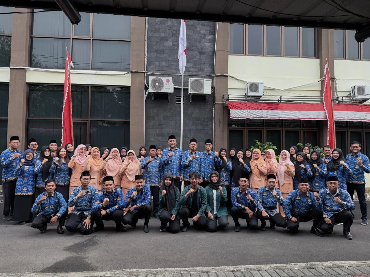 Semarak HUT ke-81 RI, Bapperida Kota Cirebon Gelar Upacara dan Perlombaan
